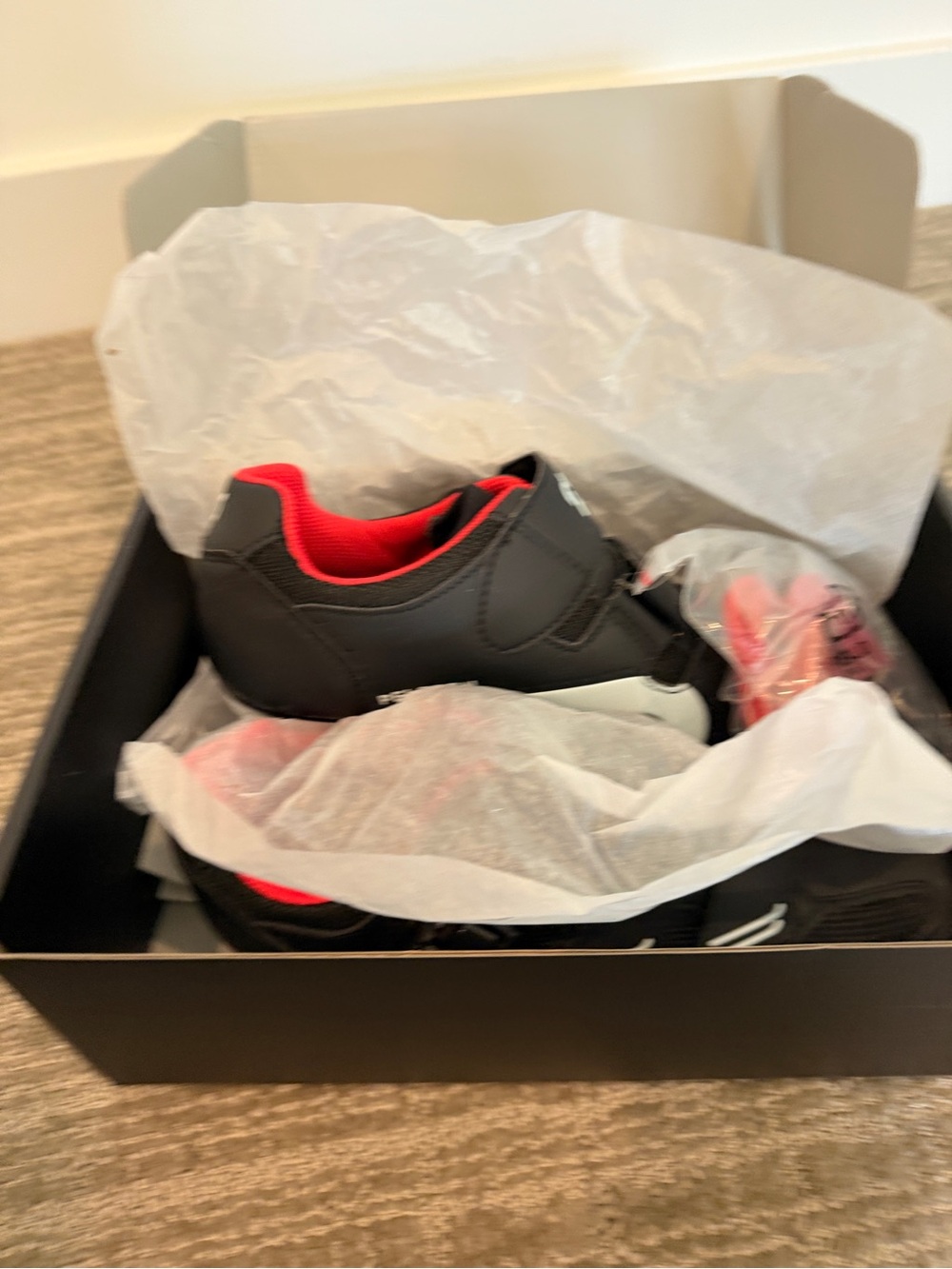 Peloton Black and Red Cycling Shoes - Picture 4 of 6